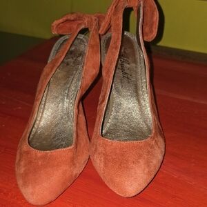 Women's Suede Heels in Rust